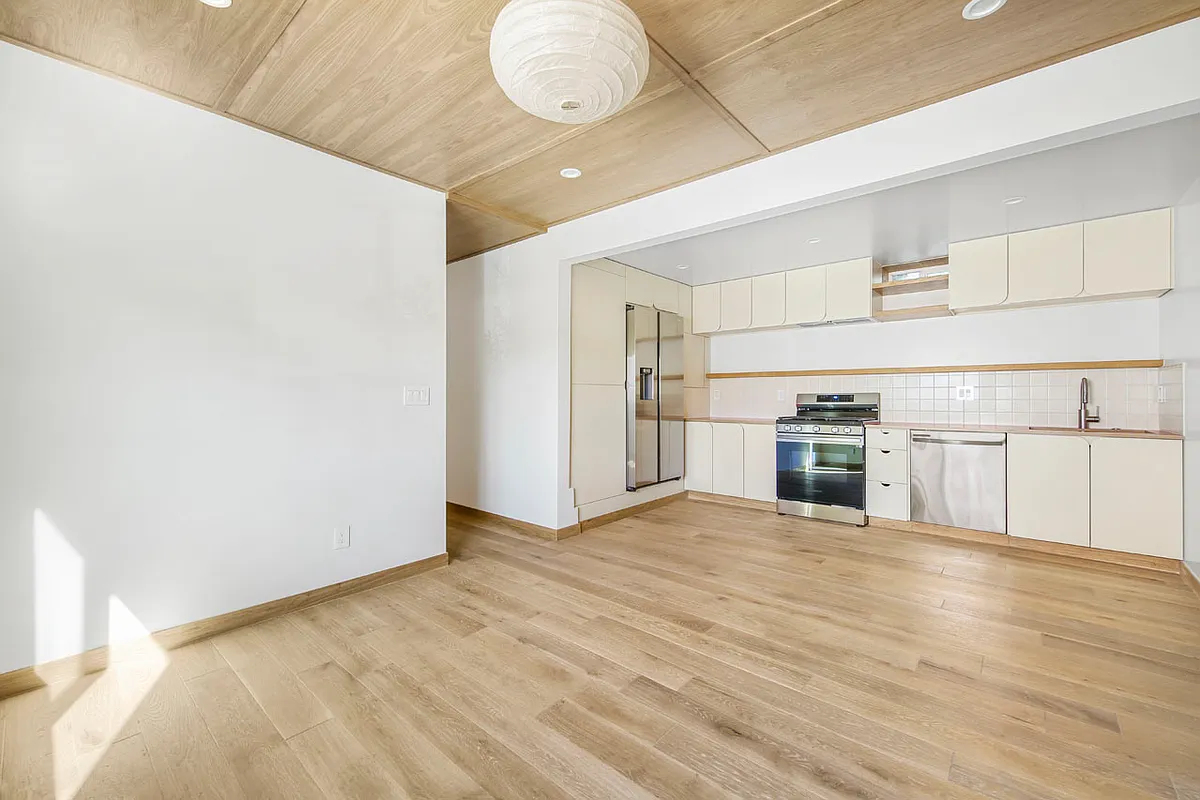 Building Photo - 3361 Hamilton Way #3