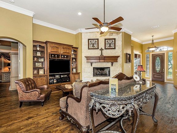 5th image of 311 Sierra Dr