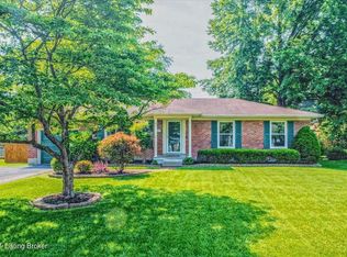 6882 Green Meadow Cir, Woodlawn Park, KY 40207