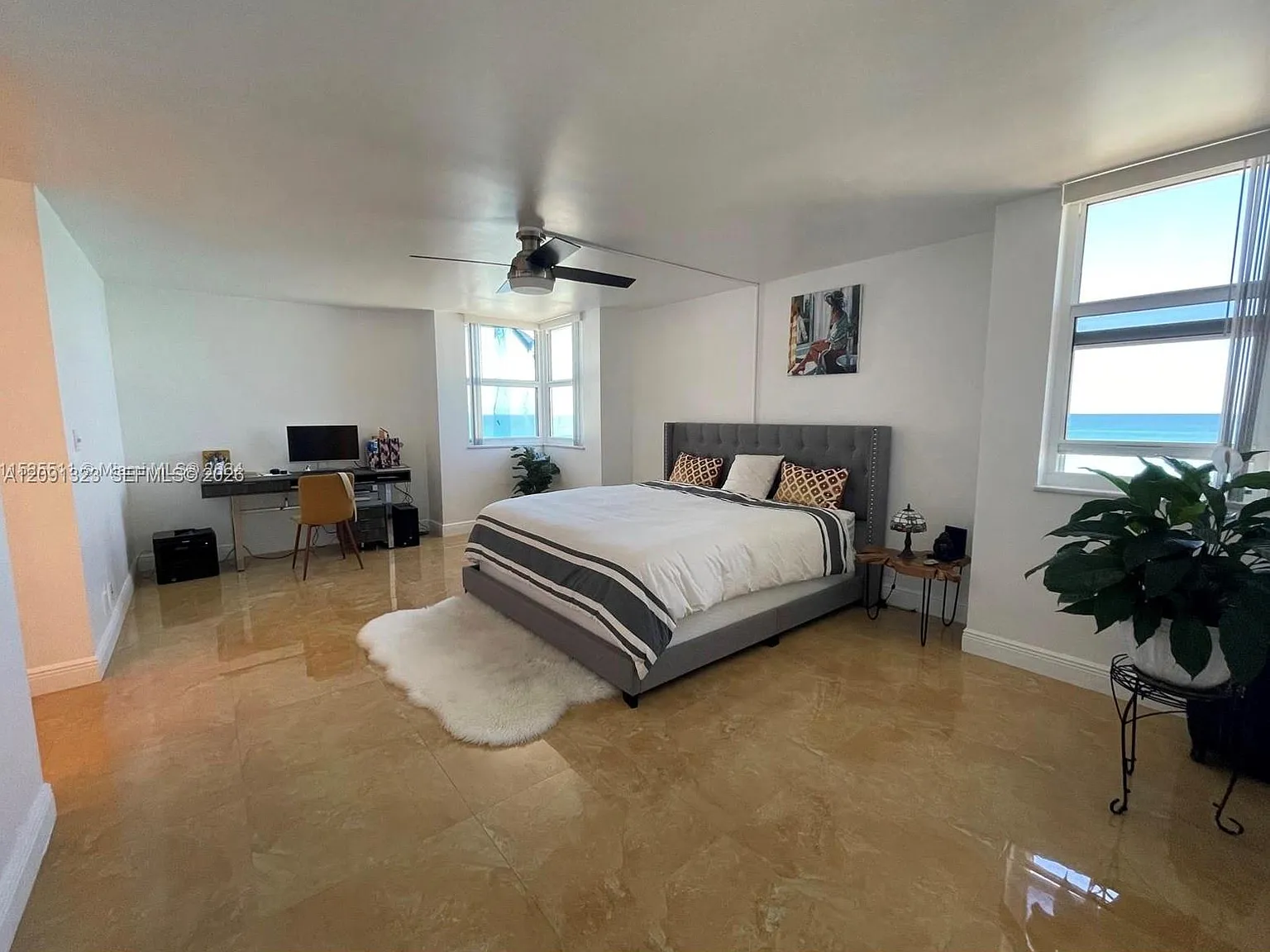 La Mer Estates East Condo — Photo 2