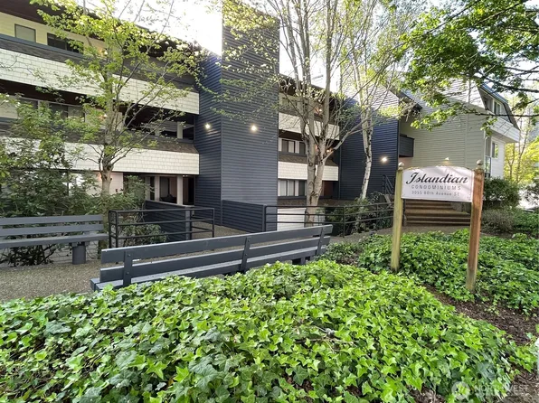 3055 80th Avenue SE #107, Mercer Island, WA 98040
