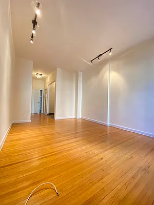 Rented by Bond New York | media 8