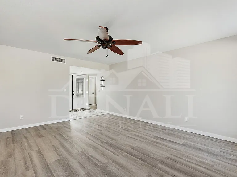 10602 E Elmhurst Dr — Photo 6