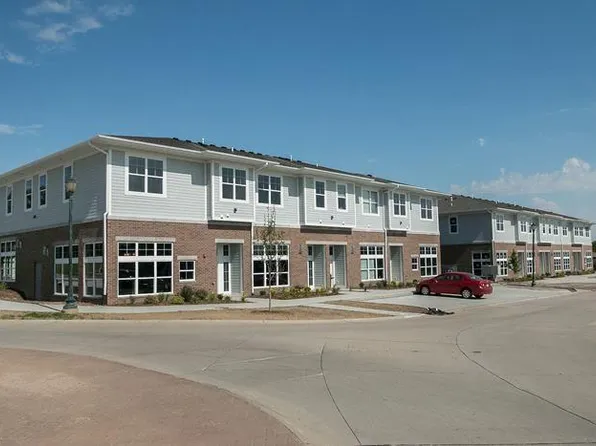 508 Eastbury Dr, Iowa City, IA 52245