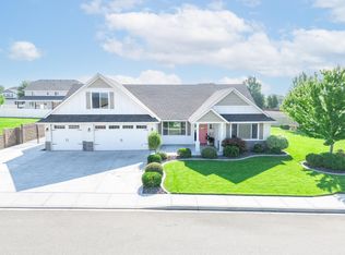 3076 Pepperwood Ave, West Richland, WA