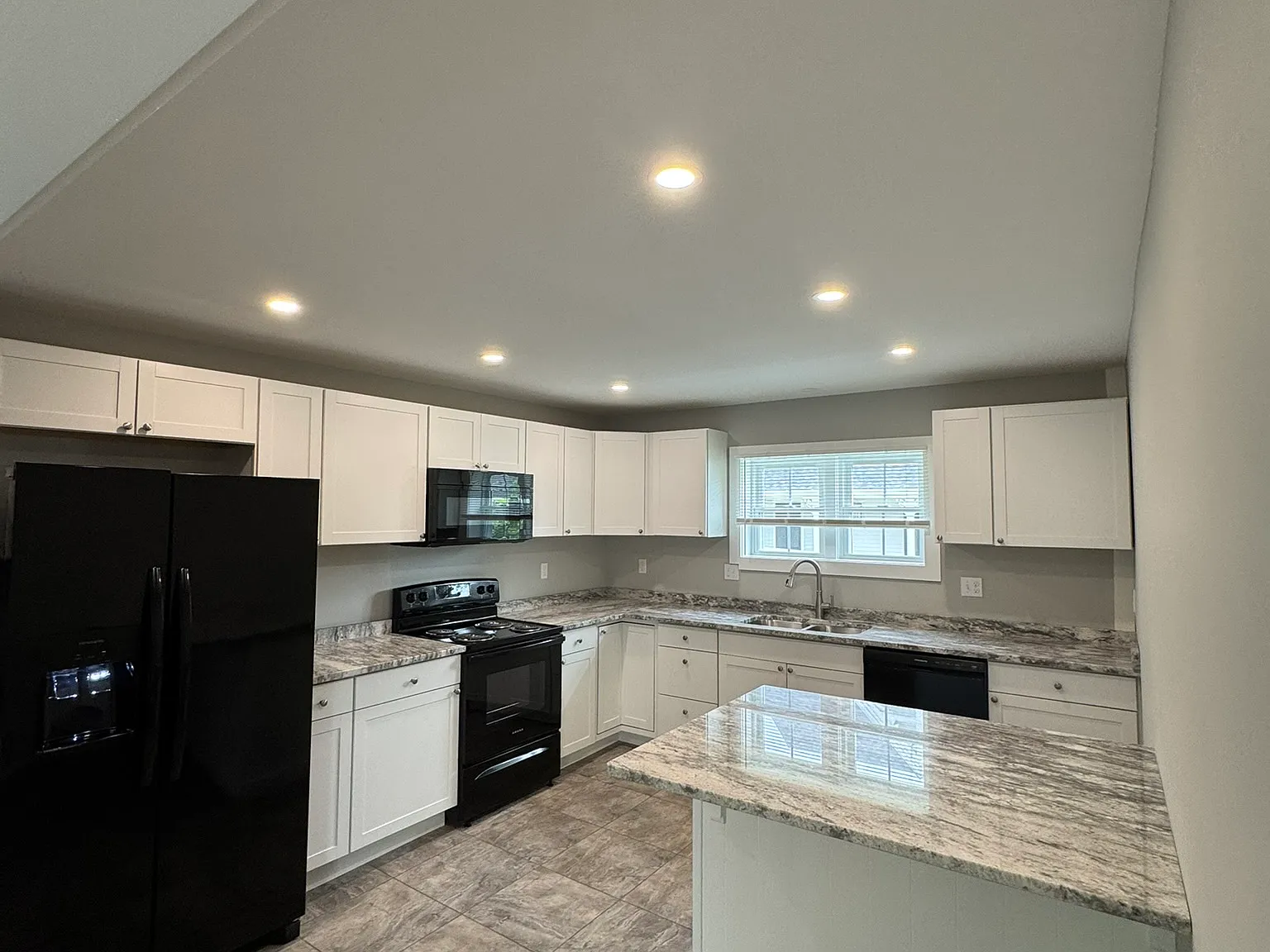 118 North Main St - 1 — Photo 3