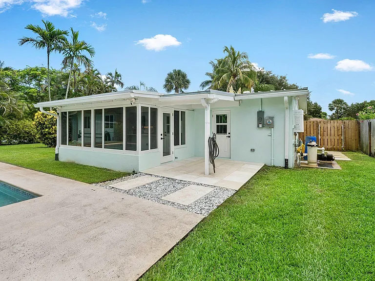 945 Westwind Dr — Photo 32