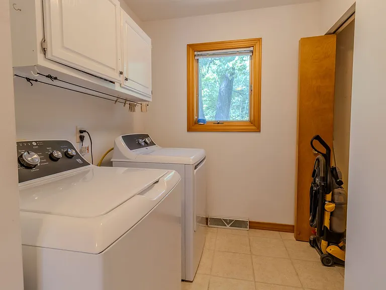 4015 Holiday North Ct — Photo 4
