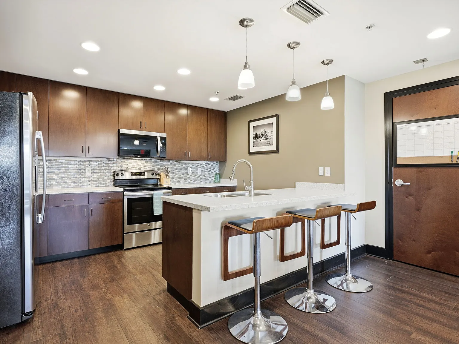 3 bed, 1796 sqft, $3,500 — Photo 4
