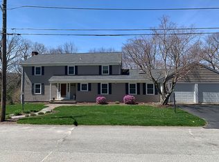 27 Thompson Hill Dr, Cumberland, RI 02864