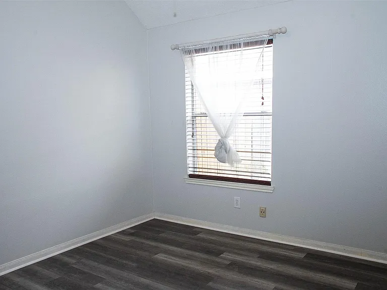 6223 Newbury Dr — Photo 21