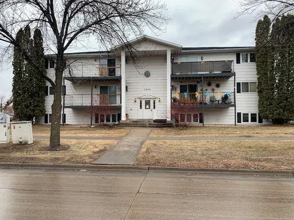 2804 S 17th St #101, Grand Forks, ND 58201