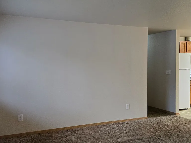 2261 E Crestview Dr — Photo 5