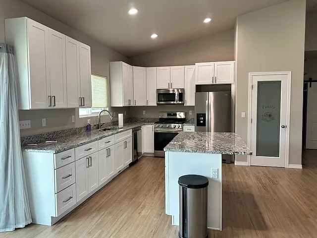 1612 E Downey Ave — Photo 9
