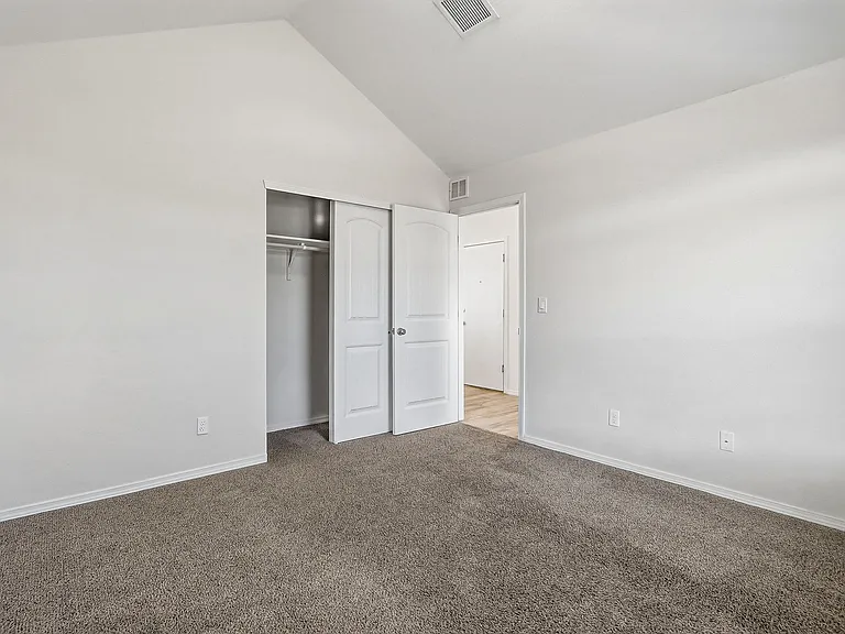 13745 Lago Vista Ave — Photo 18