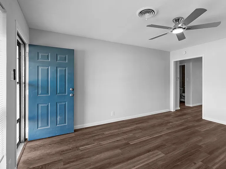 1302 Metropolitan Dr #- — Photo 3