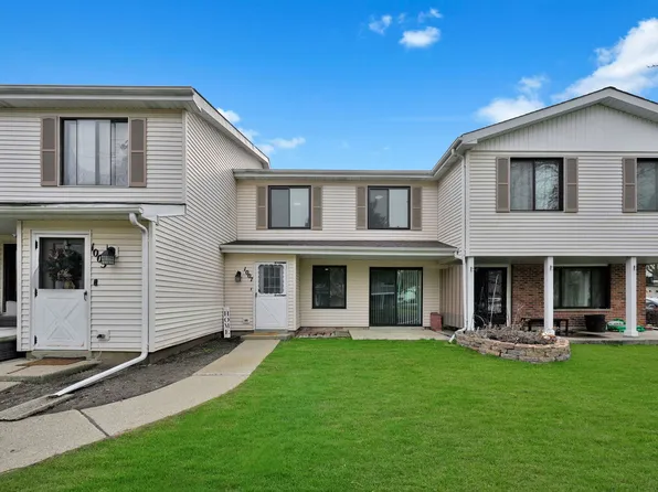 1007 Cleveland Ct, Vernon Hills, IL 60061