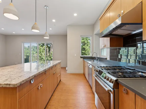 5917 Balboa Dr, Oakland, CA 94611