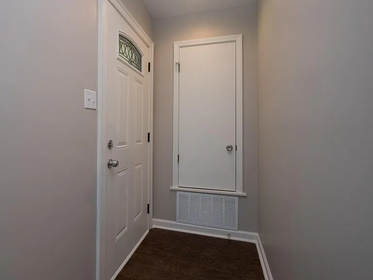 49 Warwick Rd — Photo 2