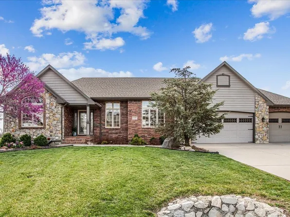 1639 E Bearhill Rd, Valley Center, KS 67147