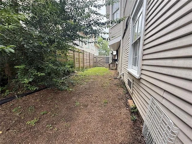 2735 Octavia St — Photo 19
