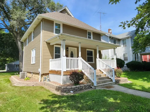 271 S Main St, Manteno, IL 60950