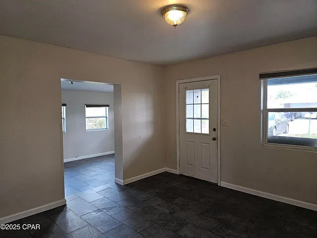 705 Satsuma Ave (main) - 1 — Photo 2