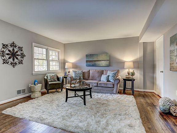 3rd image of 14483 Brentwood Ct