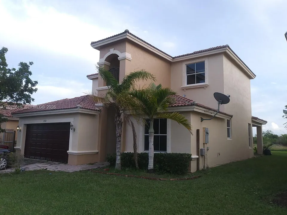 1934 NE 3rd Ct