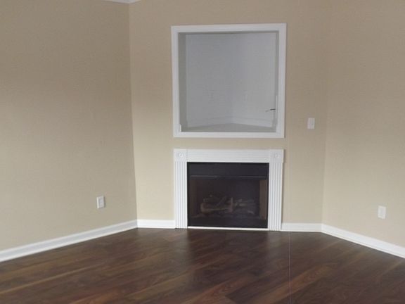 3rd image of 705 Douglass Cir