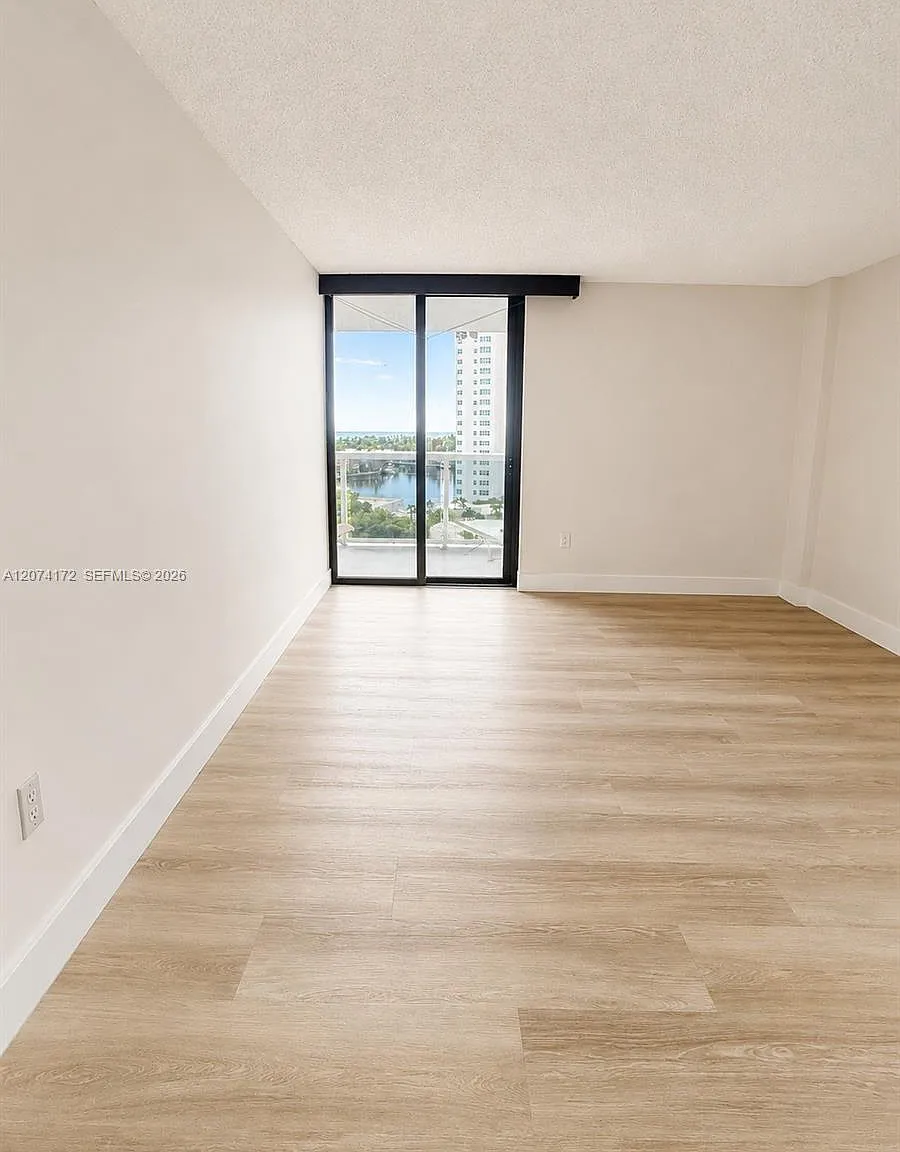 3 bed, 1449 sqft, $4,200 — Photo 4