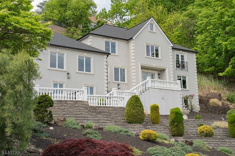 1st image of 207 Eileen Dr