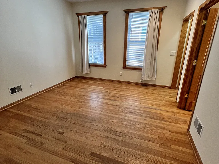 2337 N Sacramento Ave #CH — Photo 1