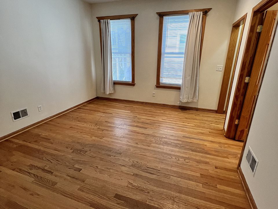 1st image of 2337 N Sacramento Ave #Ch