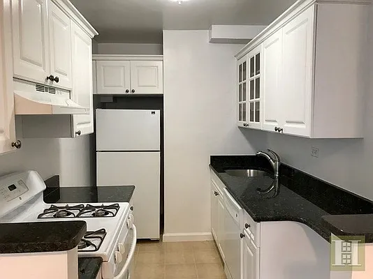 Rented by Halstead Real Estate | media 10