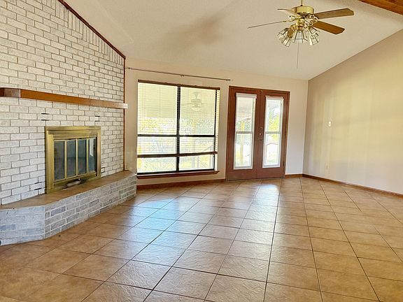 3rd image of 139 Glenvalley Cir
