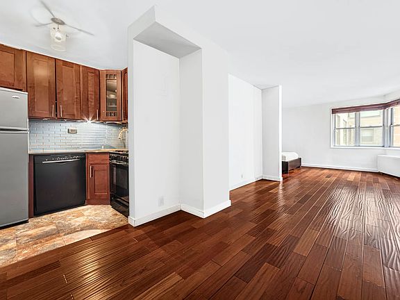 2nd image of 300 E 40th St APT 5A