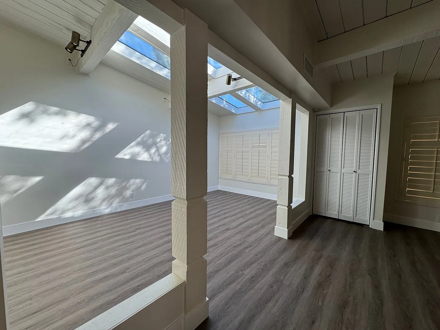 Spacious 4Bed/3Bath Home With 3 Car Garage Available Now! — Photo 4