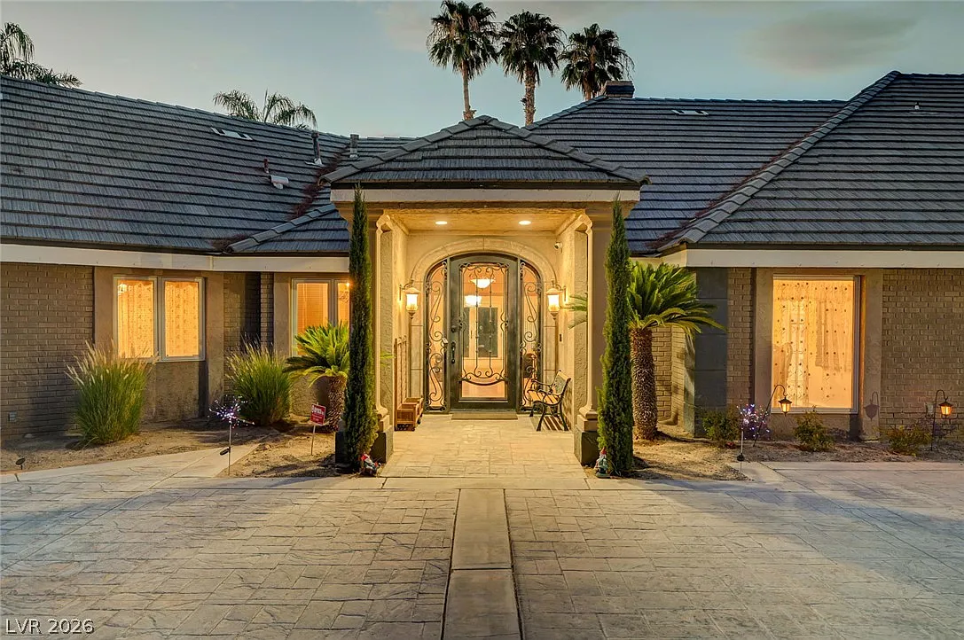 5 bed, 6.0 bath, 5684 sqft, $9,000 — Photo 4