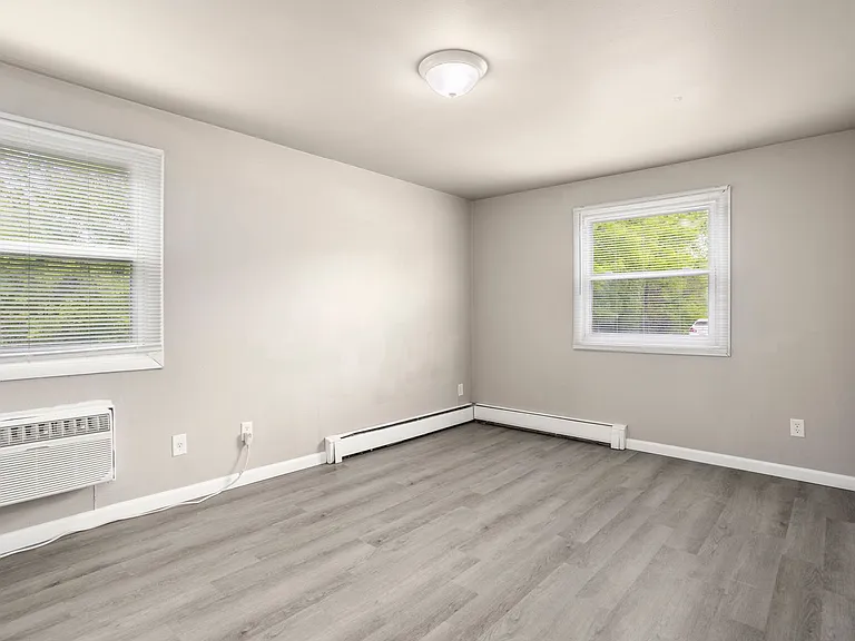 2025 Eastman Ave — Photo 8
