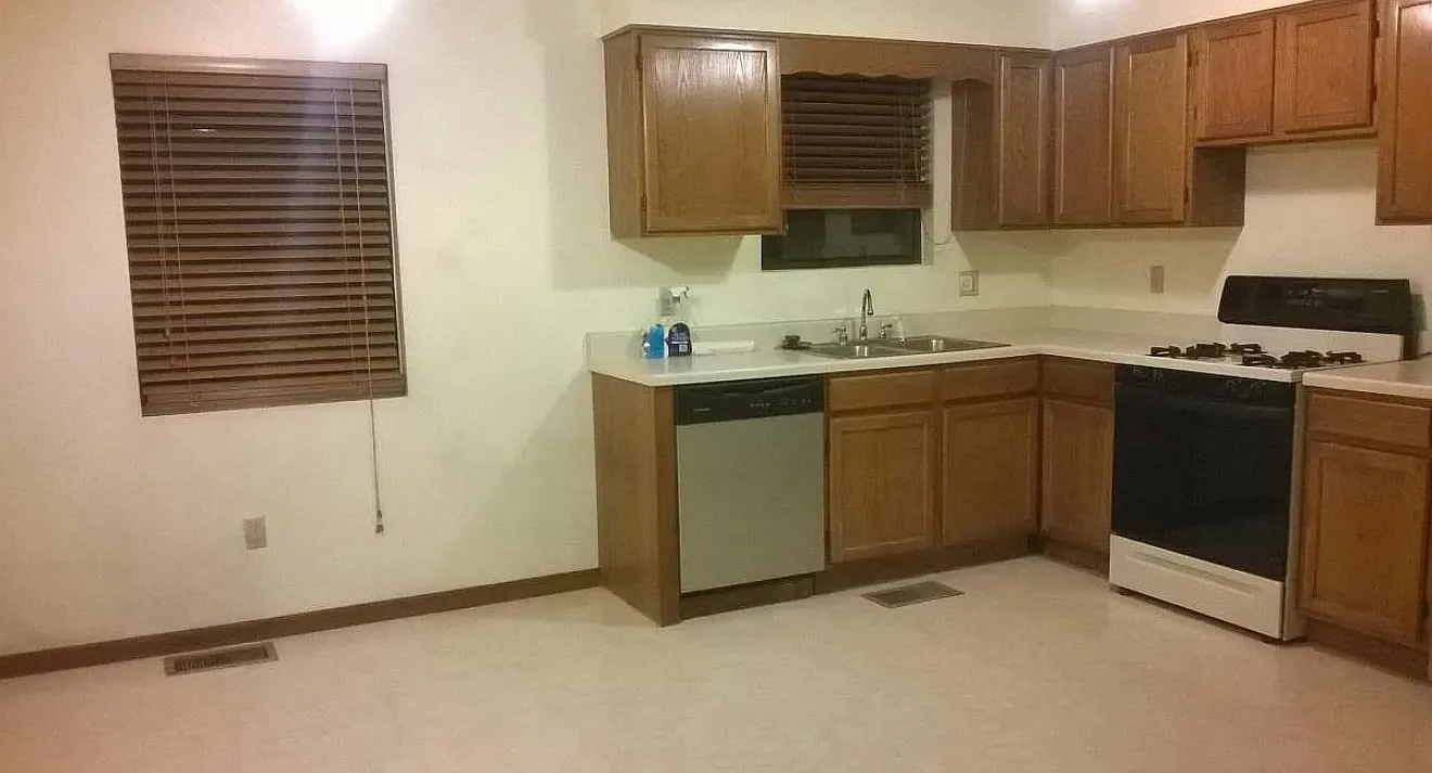 2 bed, 1.5 bath, 750 sqft, $1,295 — Photo 4