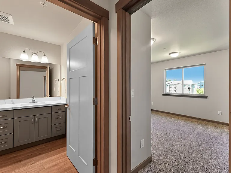 515 Telegraph Rd — Photo 24