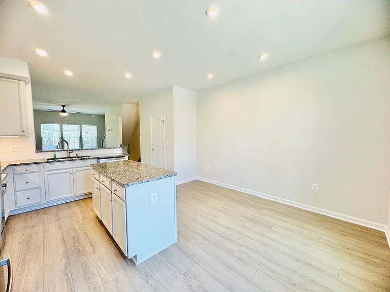 18374 Reaper Hill Ct — Photo 6