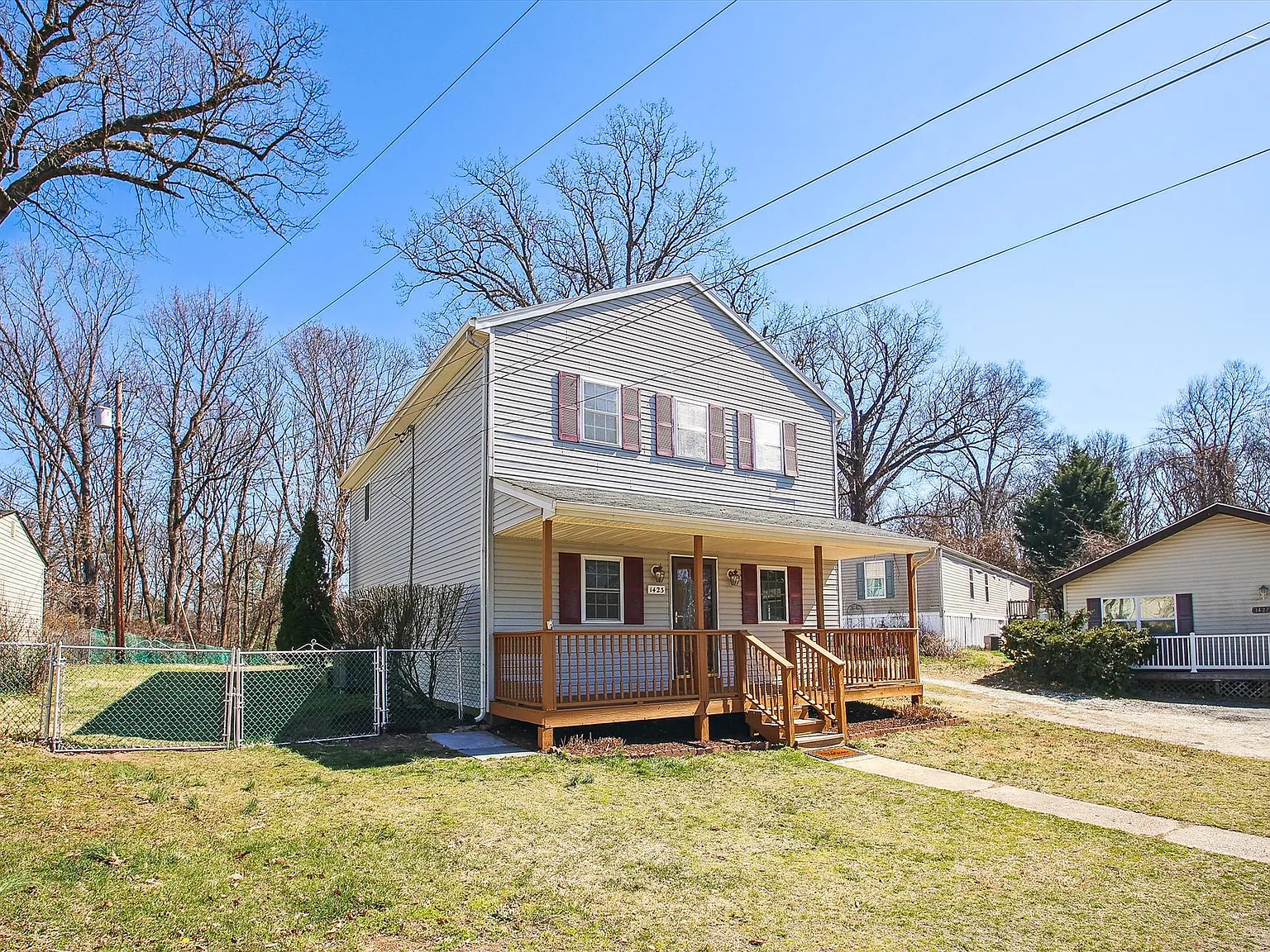 1423 Woodland Beach Rd — Photo 3