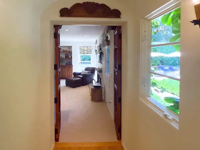 Lilac Dr — Photo 21