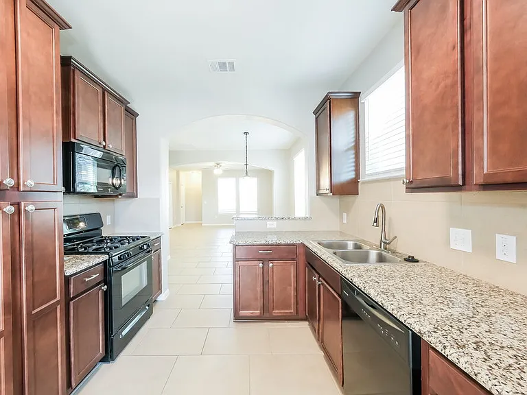 415 N Heatherwilde Blvd — Photo 10
