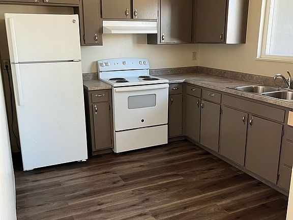 4th image of 1127 E Laurel Dr APT 8