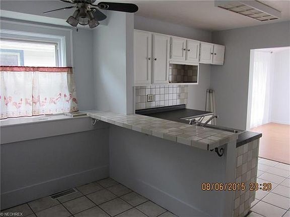 4th image of 1534 Edgewood St NE