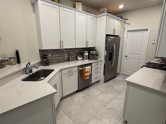 4th image of 1120 Eucalyptus Dr Unit 5