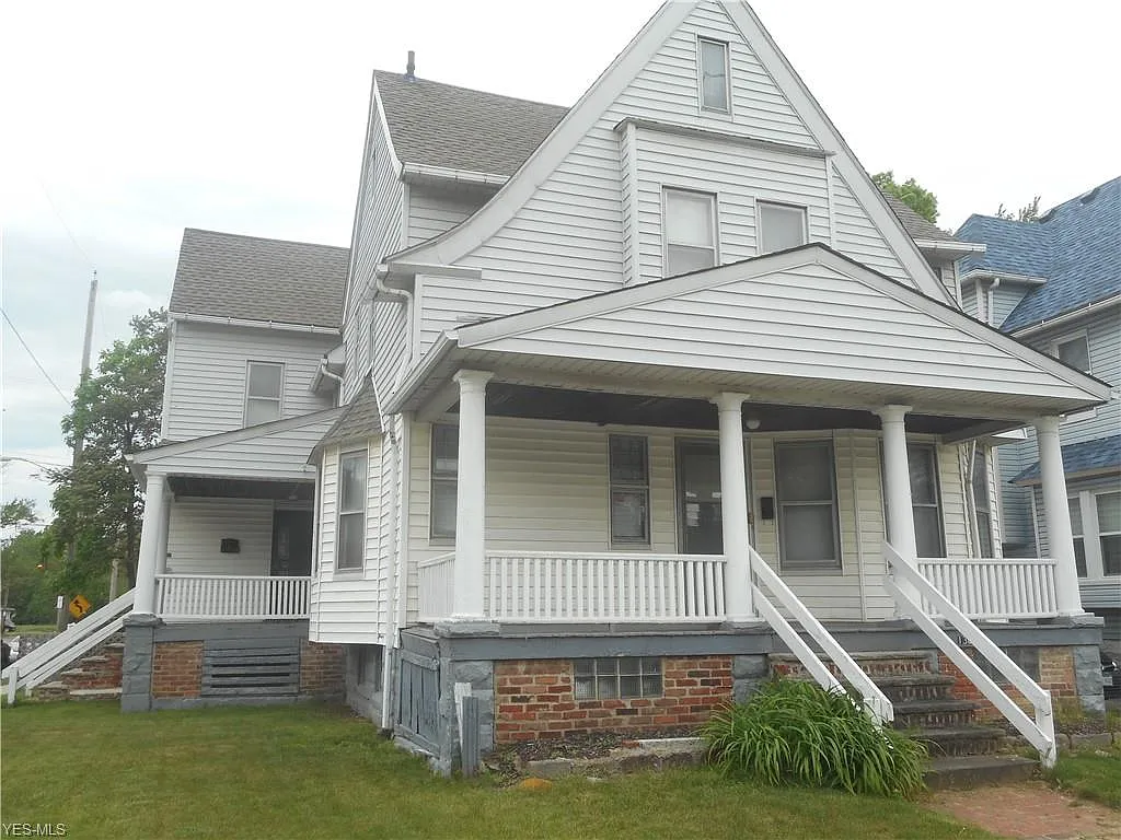 1386 E 115th St photo 1